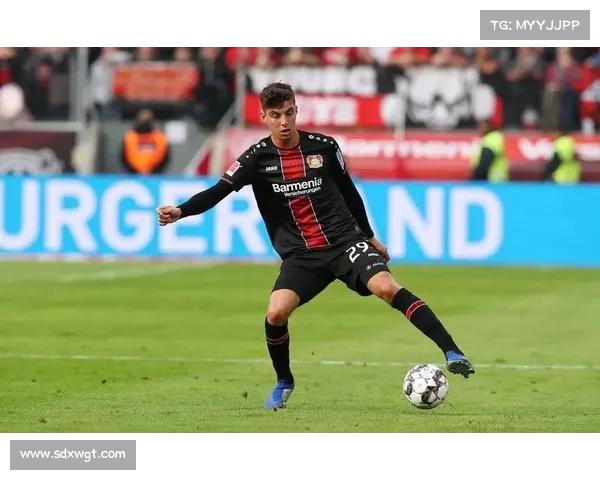 哈弗茨点球被判无效的原因解析及其对比赛走势与球队心理影响 哈弗茨点球被判无效的原因解析及其对比赛走势与球队心理影响